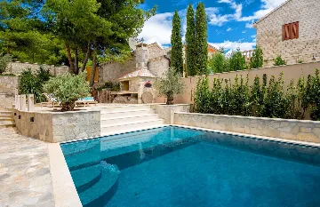 Four Bedroom Seaside Villa with Infinity Pool Selca