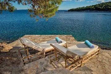 Four Bedroom Seaside Villa with Infinity Pool Selca