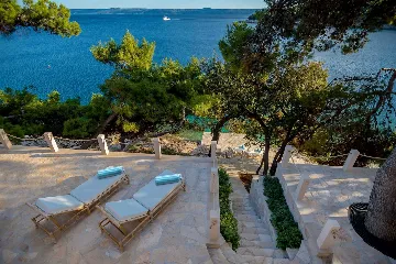 Four Bedroom Seaside Villa with Infinity Pool Selca