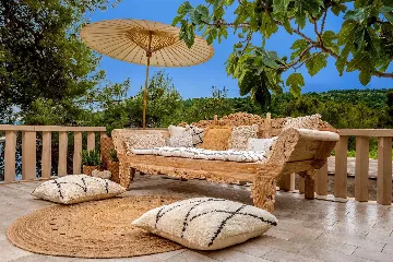 Four Bedroom Seaside Villa with Infinity Pool Selca