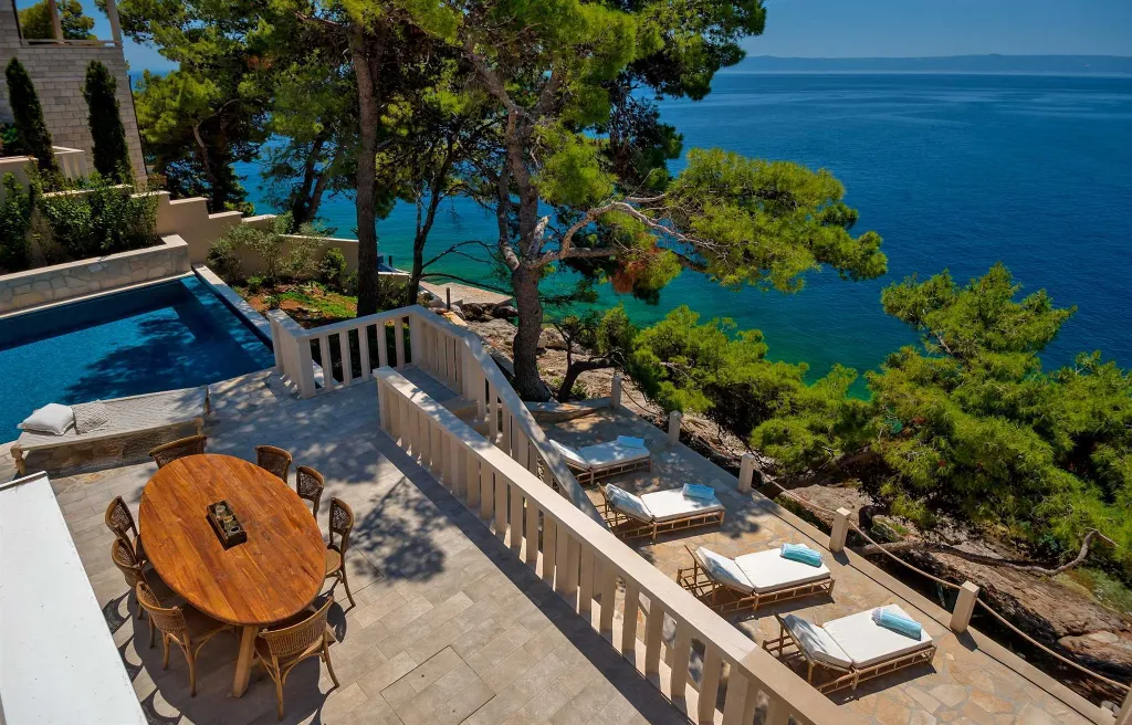 Four Bedroom Seaside Villa with Infinity Pool Selca