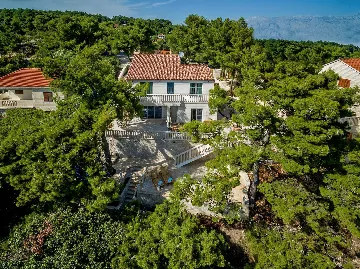 Four Bedroom Seaside Villa with Infinity Pool Selca
