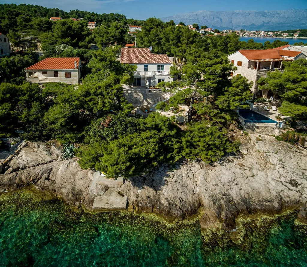 Four Bedroom Seaside Villa with Infinity Pool Selca
