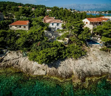 Four Bedroom Seaside Villa with Infinity Pool Selca