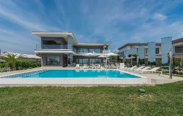 Elegant 5-Bedroom Villa with Pool in Kaštelir
