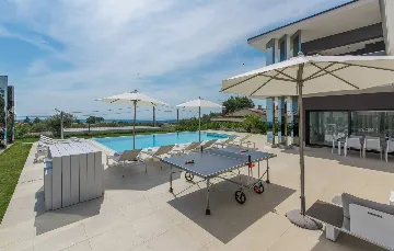 Elegant 5-Bedroom Villa with Pool in Kaštelir