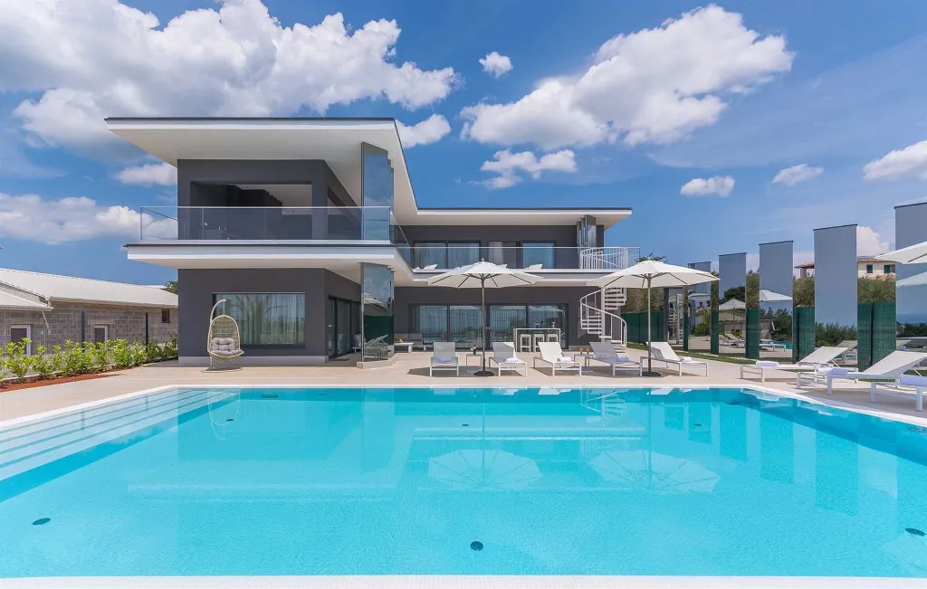 Elegant 5-Bedroom Villa with Pool in Kaštelir