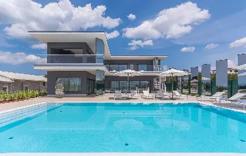 Elegant 5-Bedroom Villa with Pool in Kaštelir