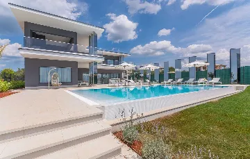 Elegant 5-Bedroom Villa with Pool in Kaštelir