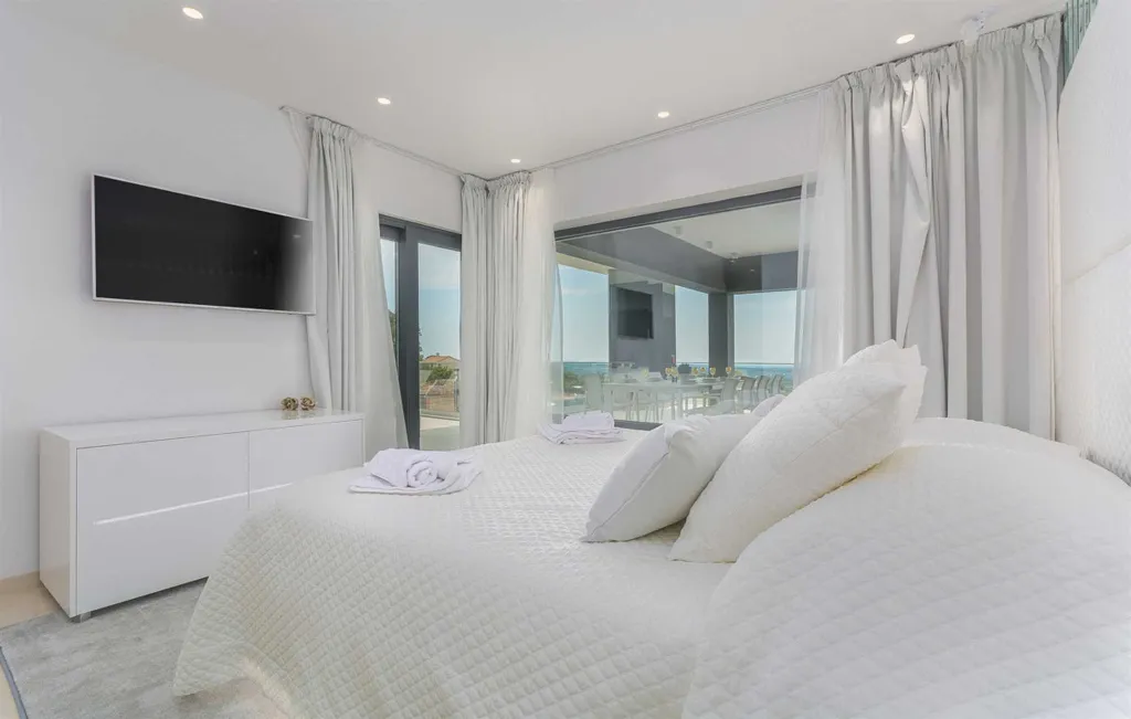 Elegant 5-Bedroom Villa with Pool in Kaštelir