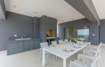 Elegant 5-Bedroom Villa with Pool in Kaštelir