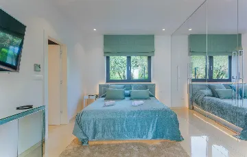 Elegant 5-Bedroom Villa with Pool in Kaštelir