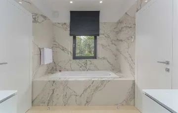 Elegant 5-Bedroom Villa with Pool in Kaštelir