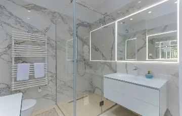 Elegant 5-Bedroom Villa with Pool in Kaštelir