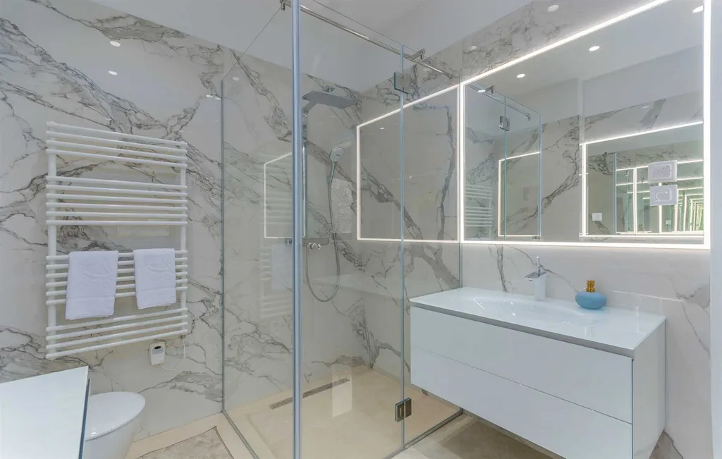 Elegant 5-Bedroom Villa with Pool in Kaštelir