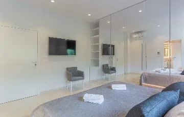 Elegant 5-Bedroom Villa with Pool in Kaštelir