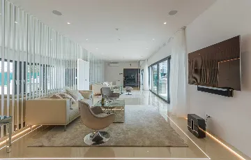 Elegant 5-Bedroom Villa with Pool in Kaštelir