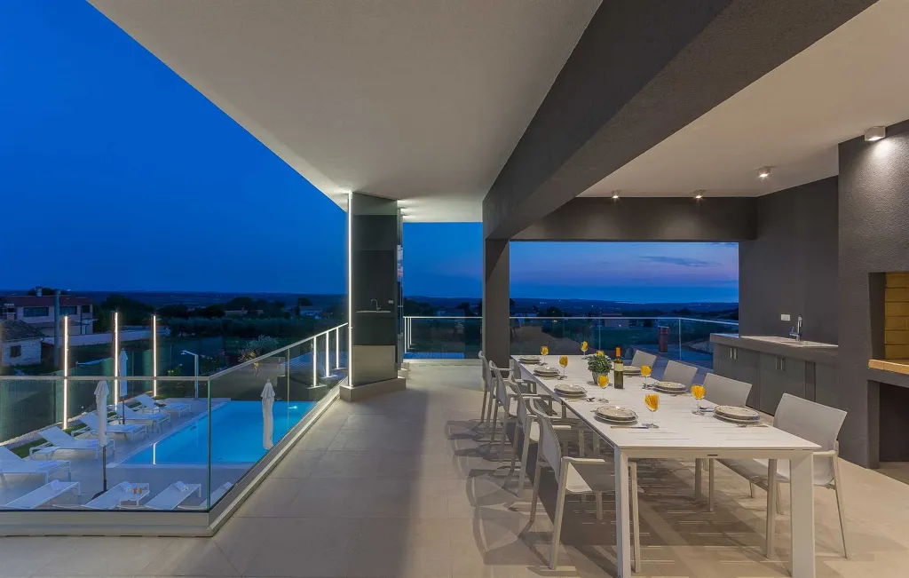 Elegant 5-Bedroom Villa with Pool in Kaštelir