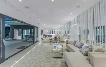 Elegant 5-Bedroom Villa with Pool in Kaštelir