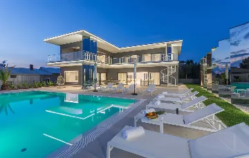 Elegant 5-Bedroom Villa with Pool in Kaštelir