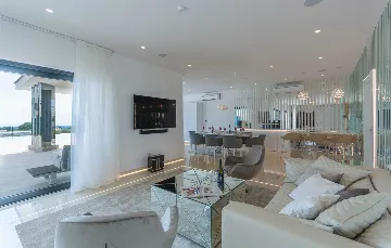 Elegant 5-Bedroom Villa with Pool in Kaštelir