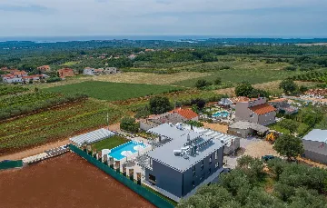 Elegant 5-Bedroom Villa with Pool in Kaštelir