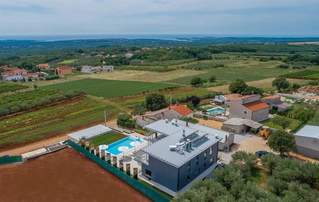 Elegant 5-Bedroom Villa with Pool in Kaštelir