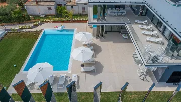 Elegant 5-Bedroom Villa with Pool in Kaštelir