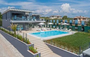 Elegant 5-Bedroom Villa with Pool in Kaštelir