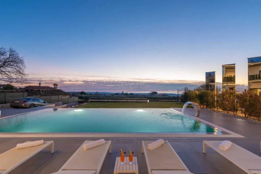 Modern 5-Bedroom Villa with Pool in Kaštelir