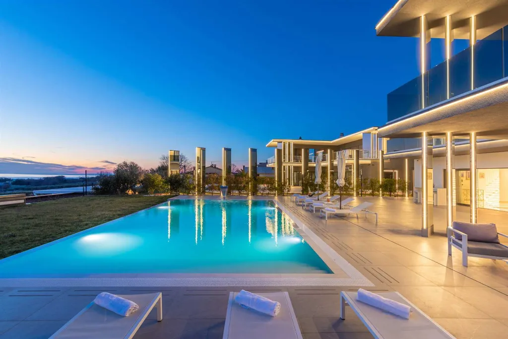 Modern 5-Bedroom Villa with Pool in Kaštelir