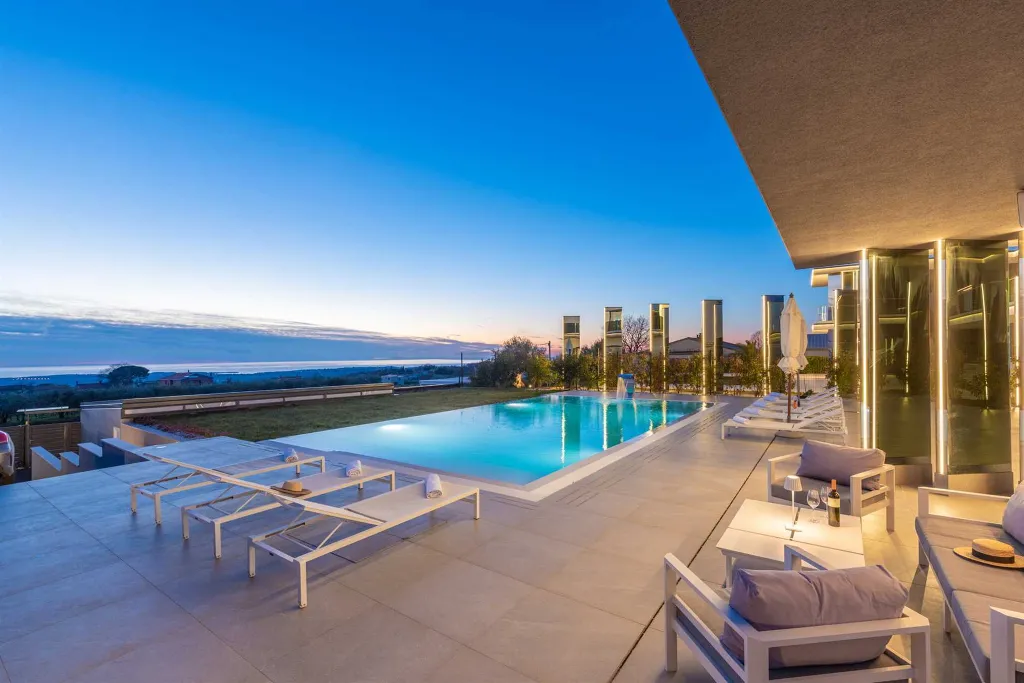 Modern 5-Bedroom Villa with Pool in Kaštelir