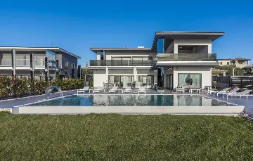 Modern 5-Bedroom Villa with Pool in Kaštelir