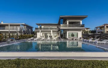 Modern 5-Bedroom Villa with Pool in Kaštelir