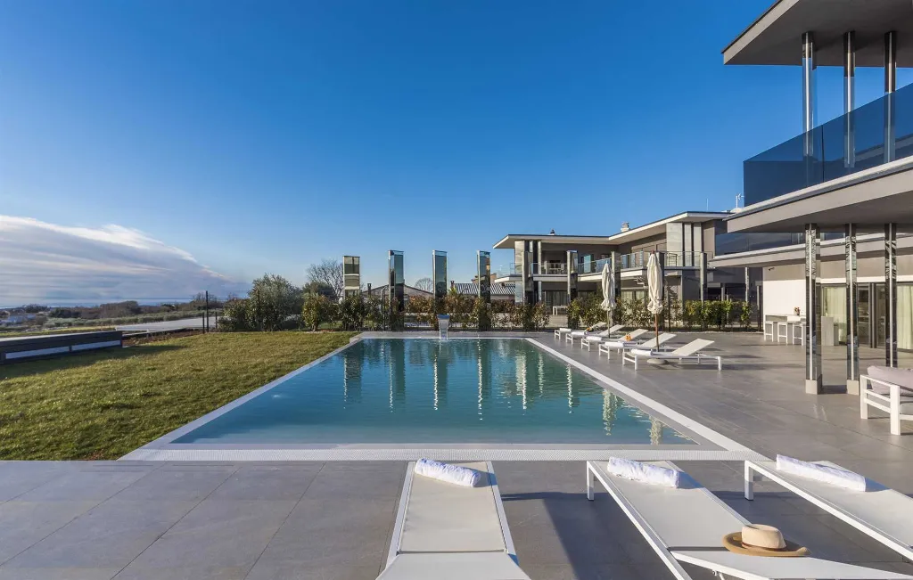 Modern 5-Bedroom Villa with Pool in Kaštelir