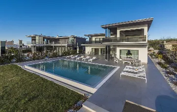 Modern 5-Bedroom Villa with Pool in Kaštelir