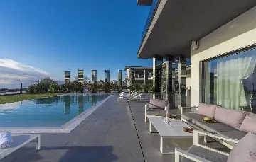 Modern 5-Bedroom Villa with Pool in Kaštelir