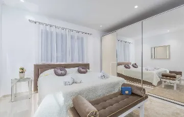 Modern 5-Bedroom Villa with Pool in Kaštelir