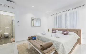 Modern 5-Bedroom Villa with Pool in Kaštelir