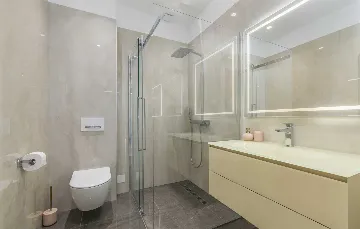 Modern 5-Bedroom Villa with Pool in Kaštelir