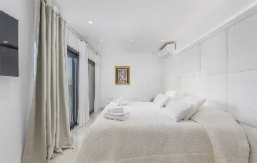 Modern 5-Bedroom Villa with Pool in Kaštelir