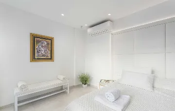 Modern 5-Bedroom Villa with Pool in Kaštelir