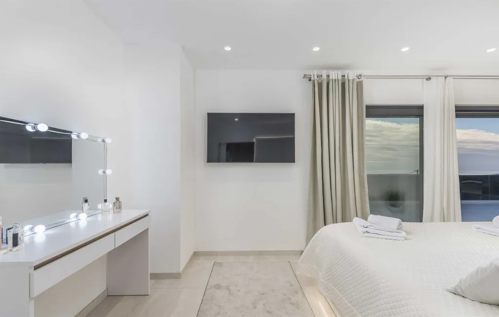 Modern 5-Bedroom Villa with Pool in Kaštelir