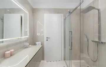 Modern 5-Bedroom Villa with Pool in Kaštelir