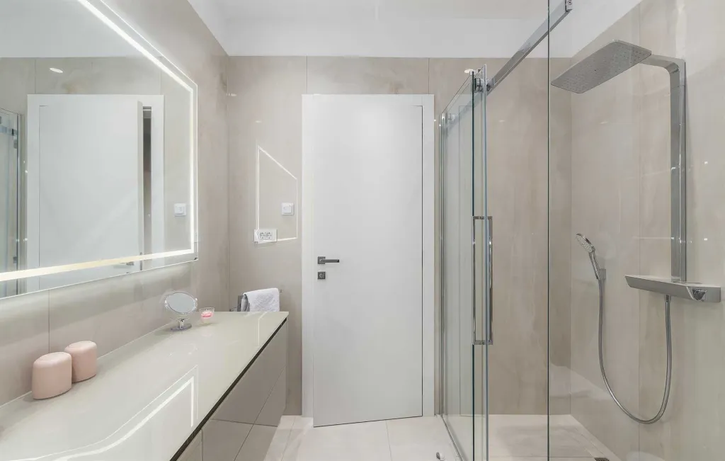 Modern 5-Bedroom Villa with Pool in Kaštelir