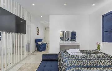 Modern 5-Bedroom Villa with Pool in Kaštelir