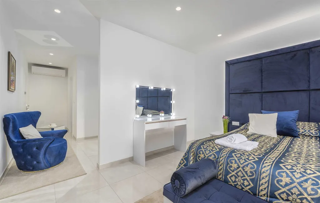 Modern 5-Bedroom Villa with Pool in Kaštelir