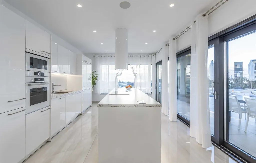 Modern 5-Bedroom Villa with Pool in Kaštelir