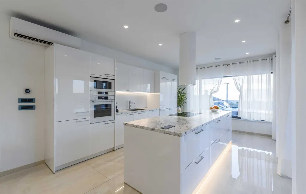 Modern 5-Bedroom Villa with Pool in Kaštelir