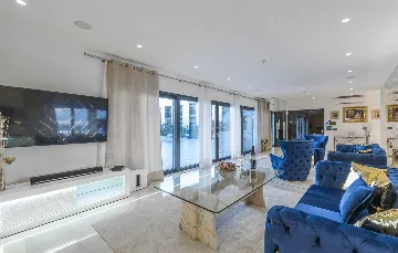 Modern 5-Bedroom Villa with Pool in Kaštelir